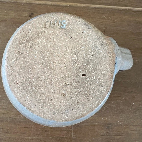 Ellis pottery small mug with sponge work. Perfect condition. 3.5”tall 3” across - Picture 3 of 4
